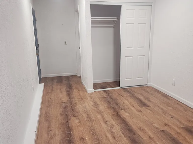Private Entrance 200 sf bedroom