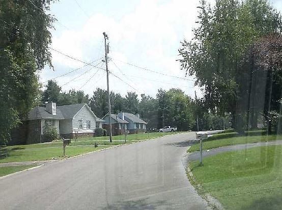 2nd image of 4653 Woodview Cir