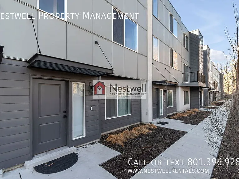 359 N 700 W #21 — Photo 2