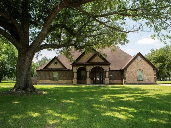 8951 N Garden Dr, Beaumont, TX 77705