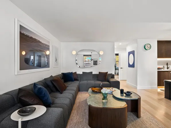 256 Bedford Avenue image 9 of 27