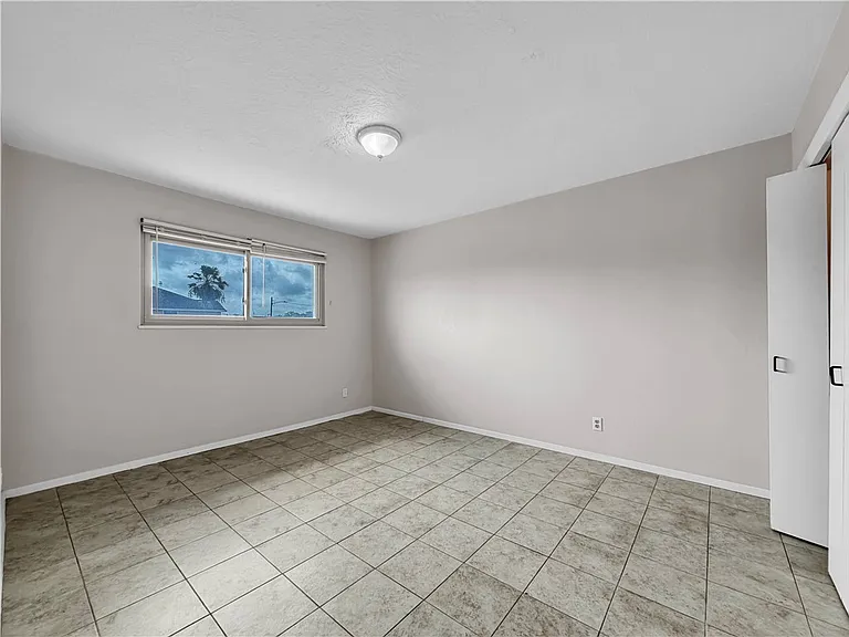 3450 S Alameda St — Photo 10