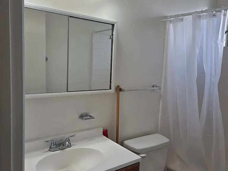 325 Burchett St — Photo 4