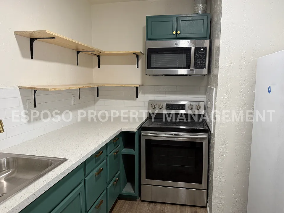 1721 N Van Ness Ave #202