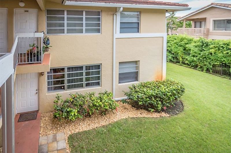 1st image of 10048 Twin Lakes Dr