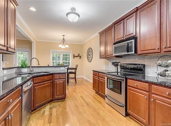 4th image of 535 Swens Dr