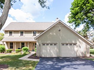 4013 Wilderness Rdg, Crystal Lake, IL 60012