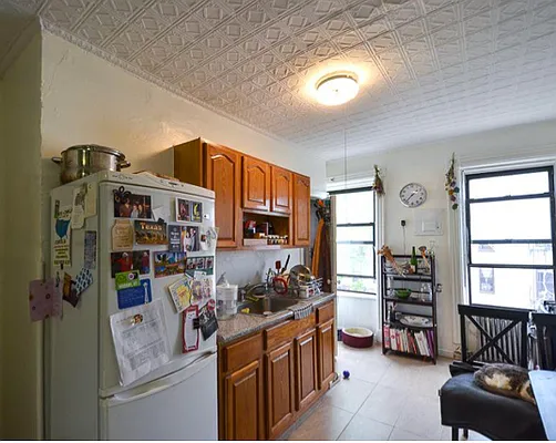 Rented by Realty Advisors Group | media 18