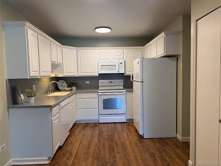 605 S Alton Way #12B — Photo 1