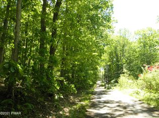 3 Rd Rd, Hawley, PA 18428