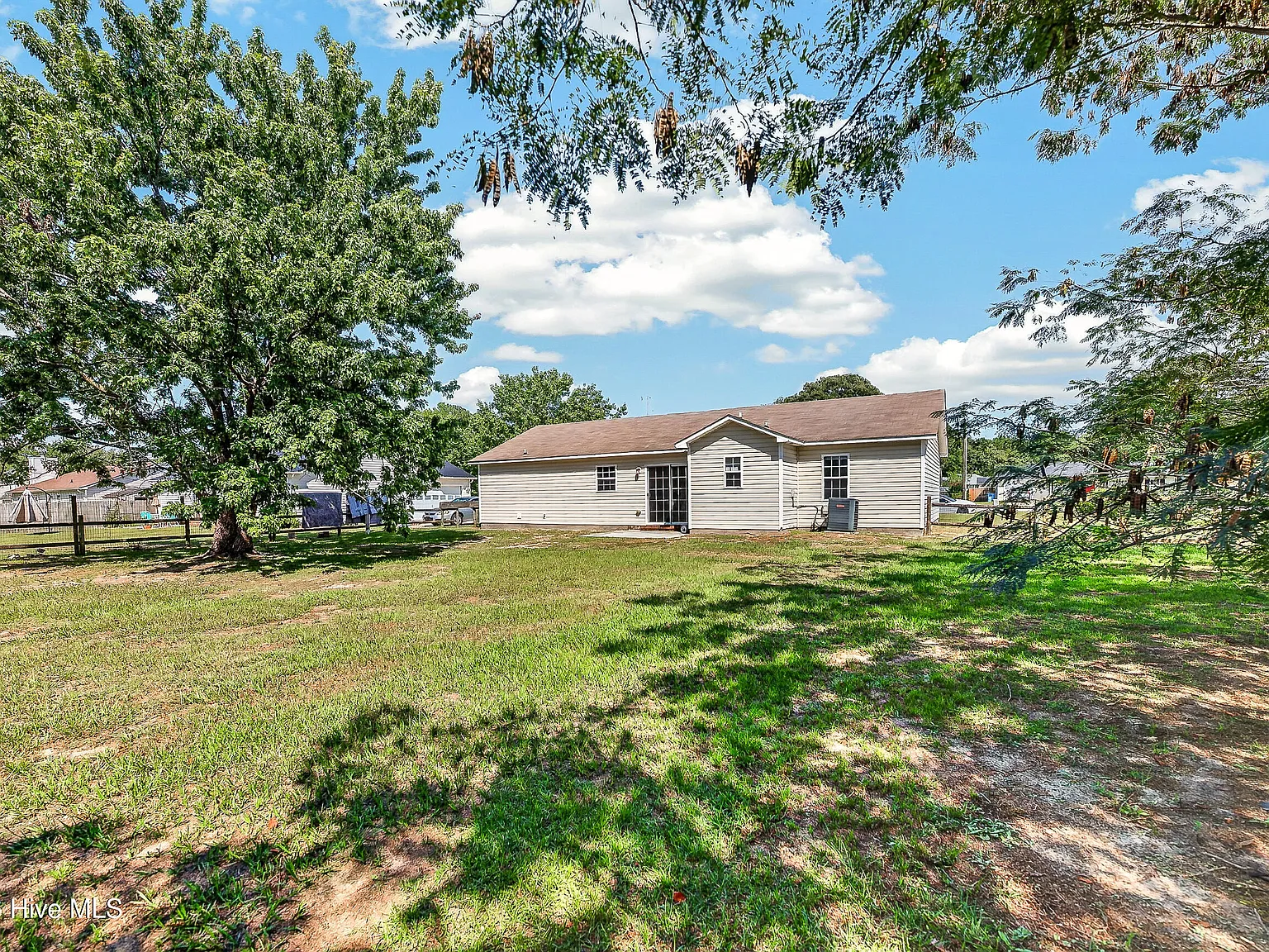 3 bed, 2.0 bath, $1,600 — Photo 2