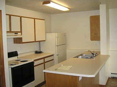 2nd image of 910 Cleveland St APT B
