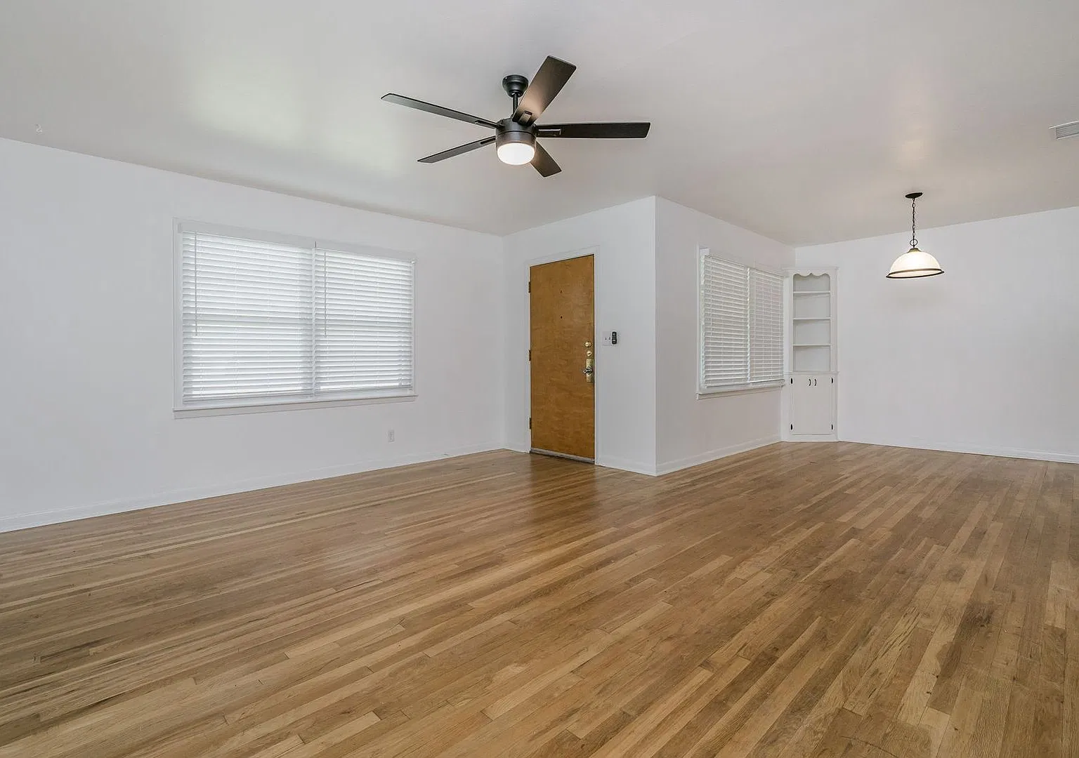 3/2/1 For Lease in Beautiful Neighborhood! — Photo 3