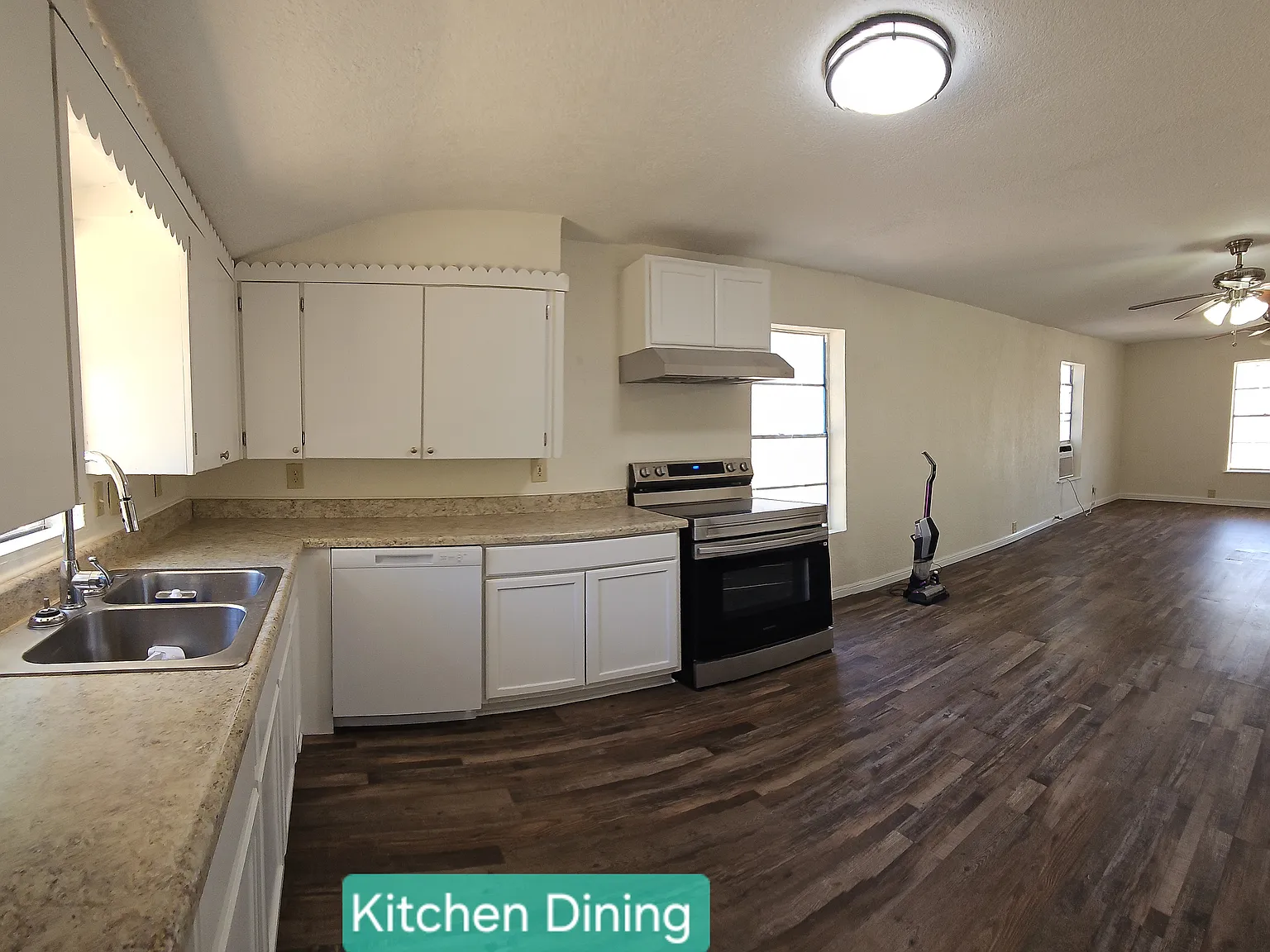 104 S Mockingbird Ln — Photo 1