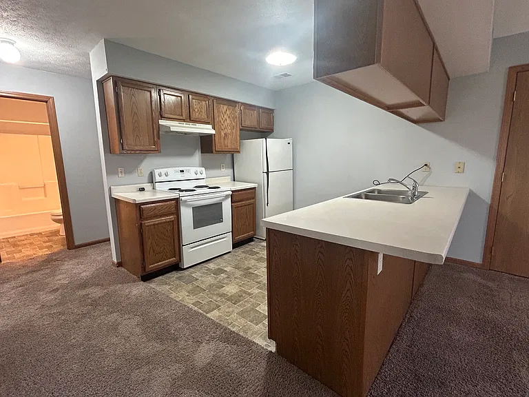 5591 Tall Pines Pkwy #4 — Photo 2