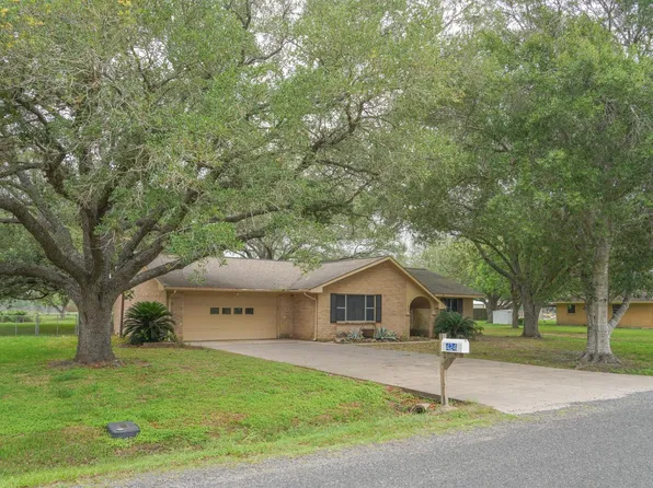 424 Candy St, El Campo, TX 77437
