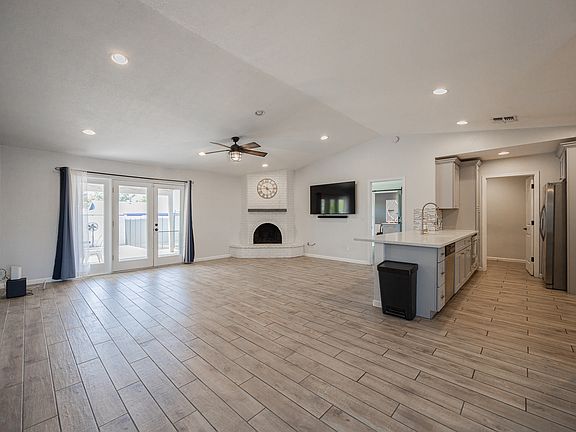 4th image of 5901 E Friess Dr