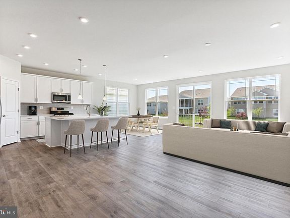 4th image of 13 Golden Raintree Ct