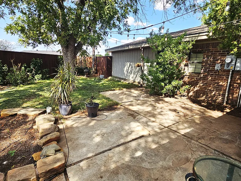 2402 Emerson Ct — Photo 20