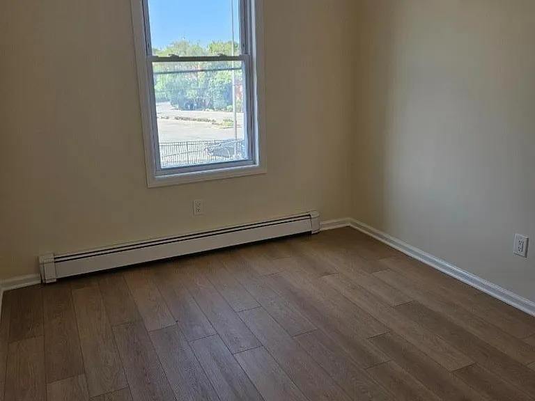 372 Bergen St — Photo 12