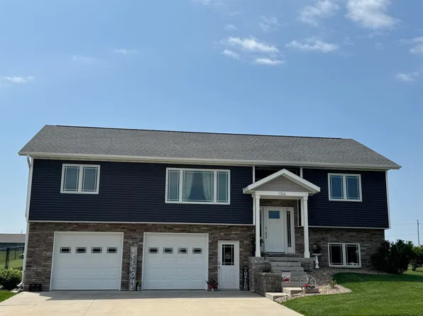 1316 Circle Dr, Parkersburg, IA 50665