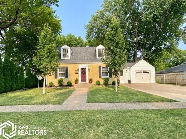 2208 S 10th St, Burlington, IA 52601