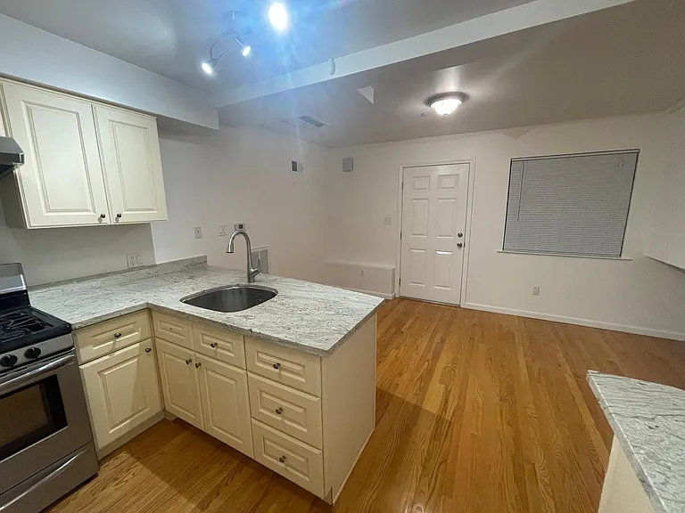 1494 Jackson St — Photo 11
