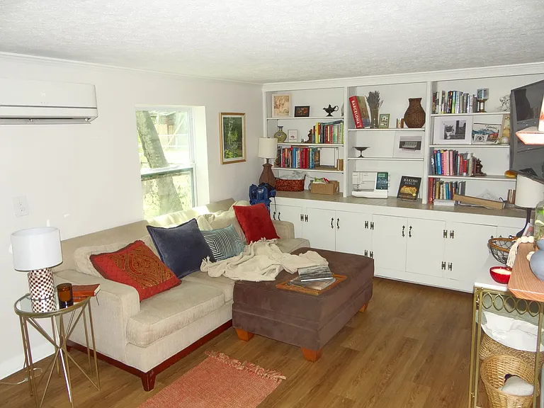 407 1/2 E Paris St — Photo 2