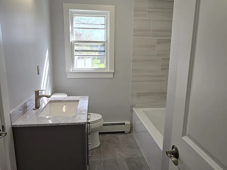1384 Huntington Rd — Photo 6