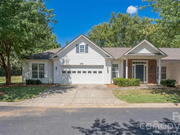 10305 Flat Stone Rd, Charlotte, NC 28213