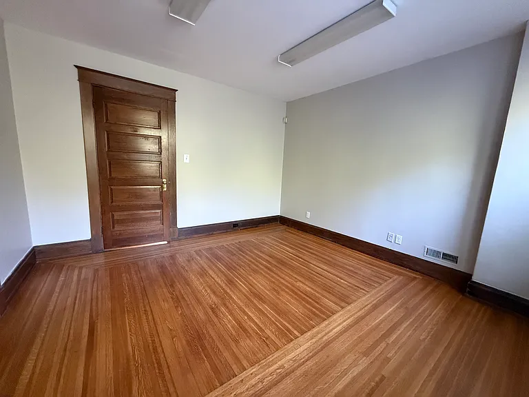 1009 Delta Ave — Photo 21