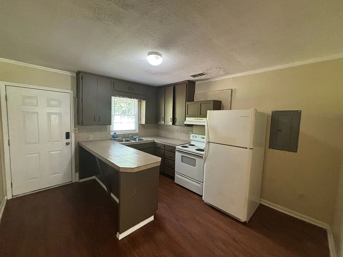 Great Living Space 4BR/2BA Phenix City — Photo 3