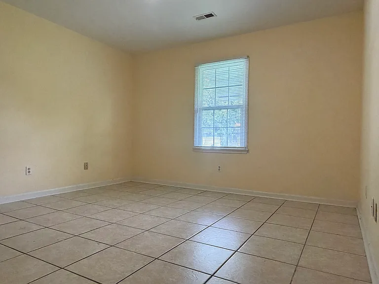 403 Meadowbrook Dr — Photo 10