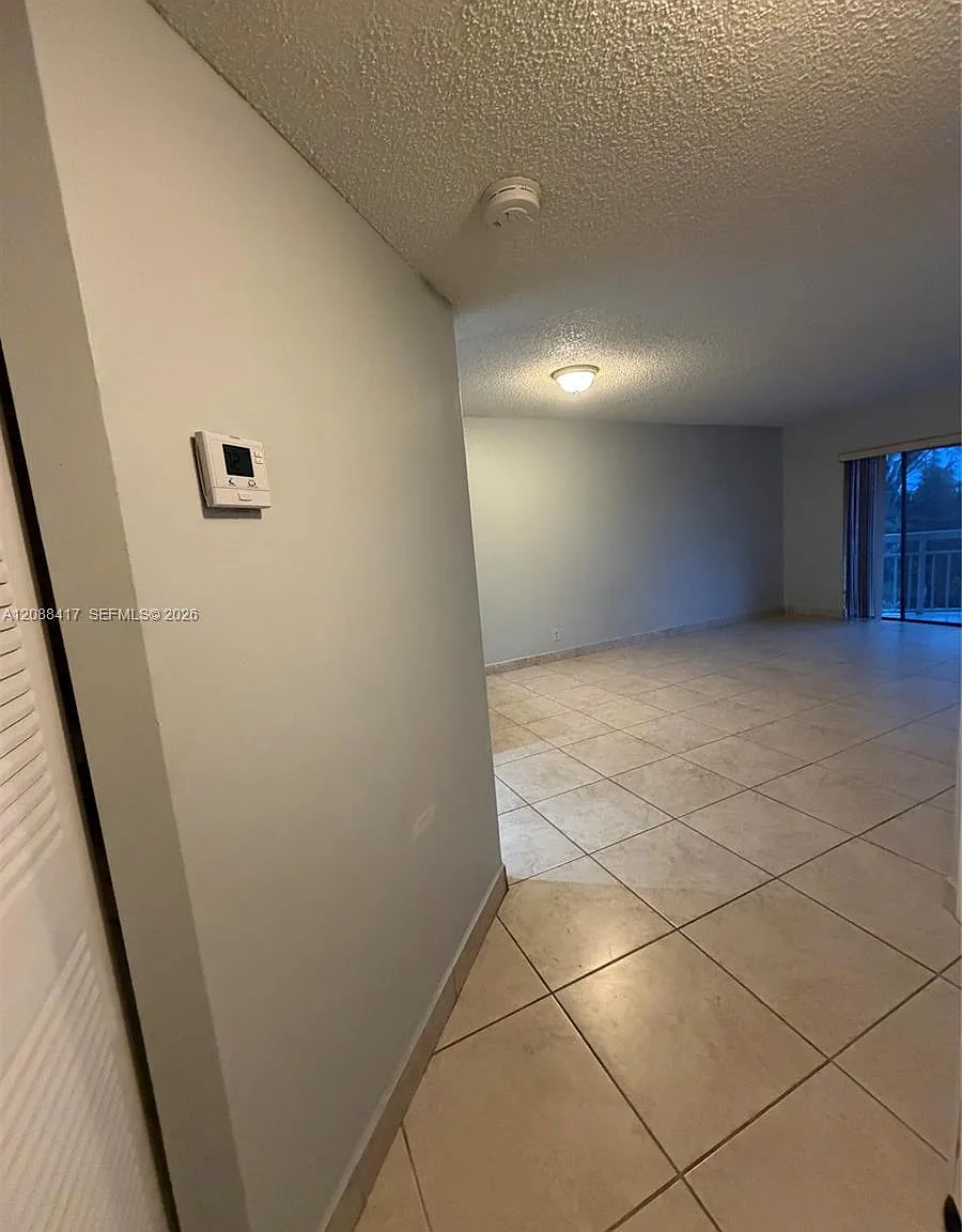 Las Vistas At Doral Condo — Photo 1