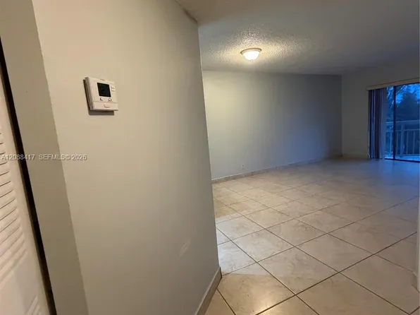 8290 Lake Dr, Doral, FL