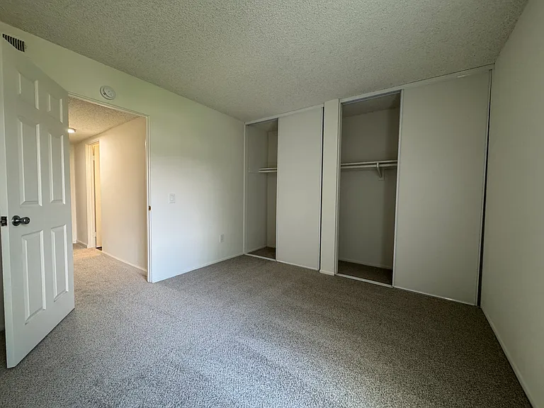 2BR, 1BA-894SF