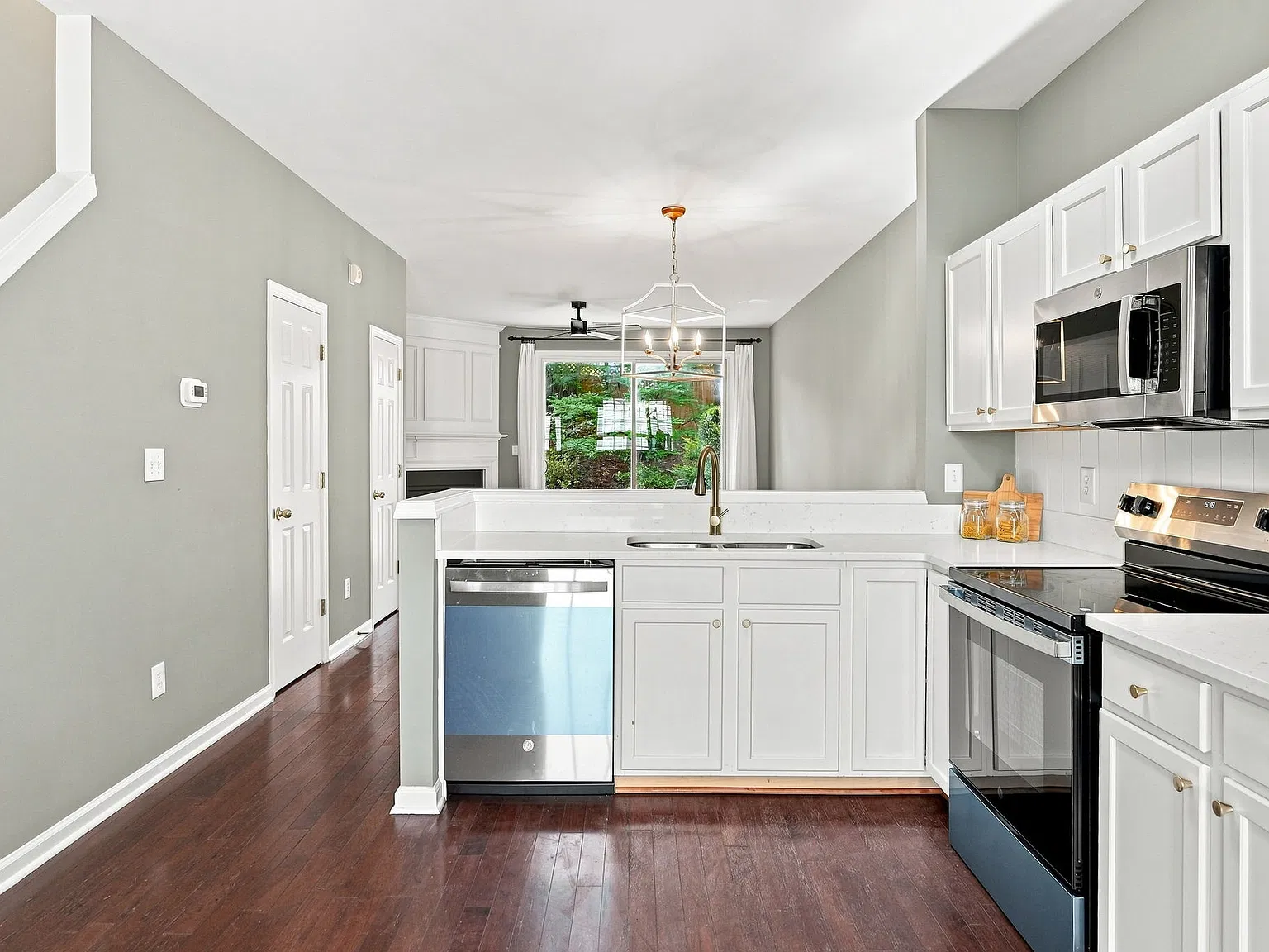 2 bed, 2.5 bath, 1195 sqft, $1,750 — Photo 3