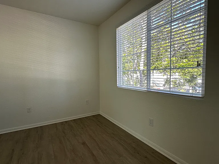 Creek View Condominiums — Photo 75