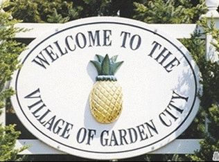 22 Raymond Ct, Garden City, NY 11530