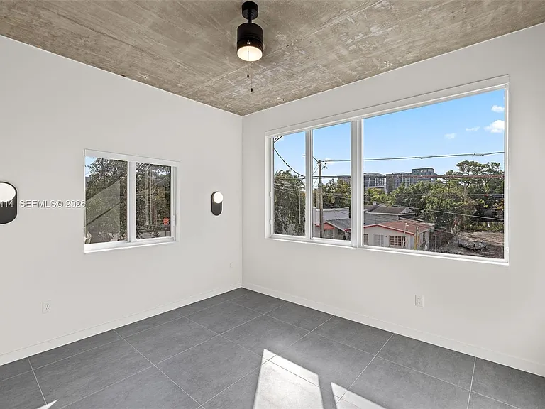 315 NW 32nd St #301 — Photo 11