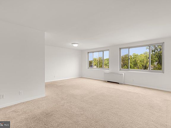 4th image of 1900 Lyttonsville Rd APT 818