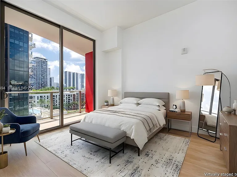 90 NE 32nd St #Penthouse 1106 — Photo 5