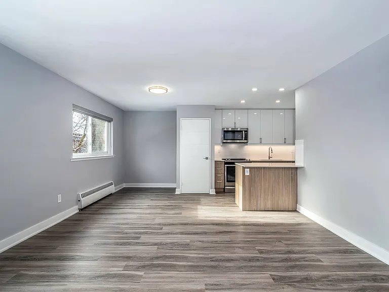 2911 Bayview Ave — Photo 24