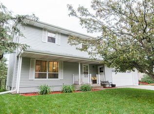 461 Park View Dr, New Richmond, WI 54017