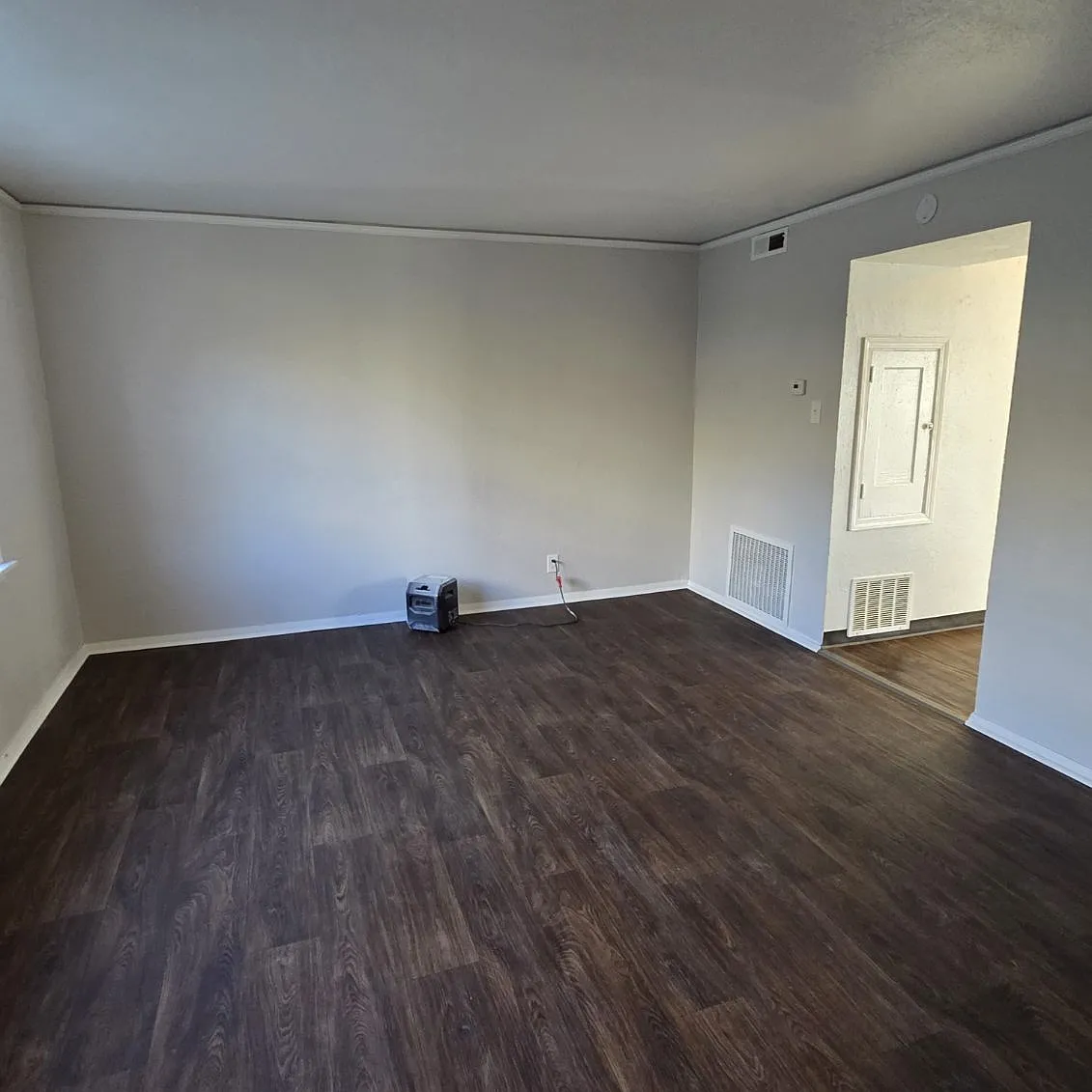 3 bed, $1,300 — Photo 1