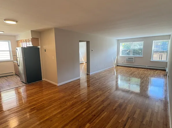 Central House, 24 Central Ave #42ebd7a18, Ridgefield Park, NJ 07660