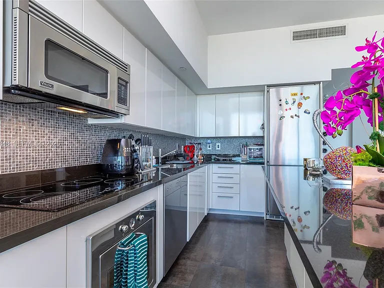 92 SW 3rd St #5108 — Photo 7