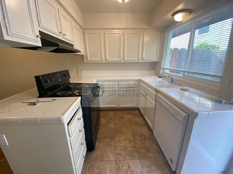 4281 N Chestnut Ave #102 — Photo 8