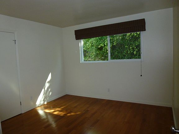 4th image of 976 Larrabee St APT 228