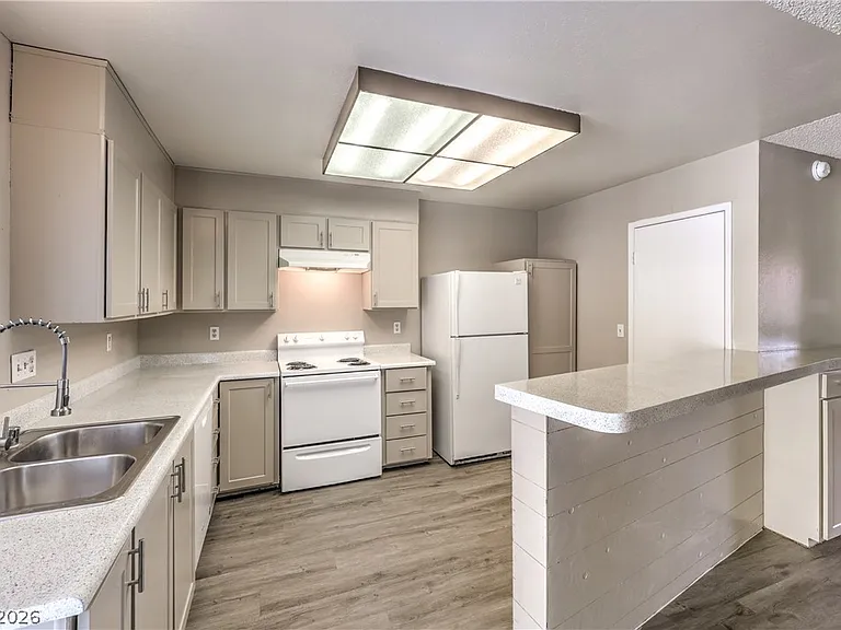 2426 Paradise Village Way #2426 — Photo 4